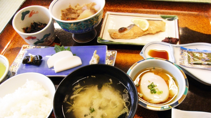 【朝食付】お味噌汁にお漬物、ほかほかご飯の田舎風和食朝ごはん